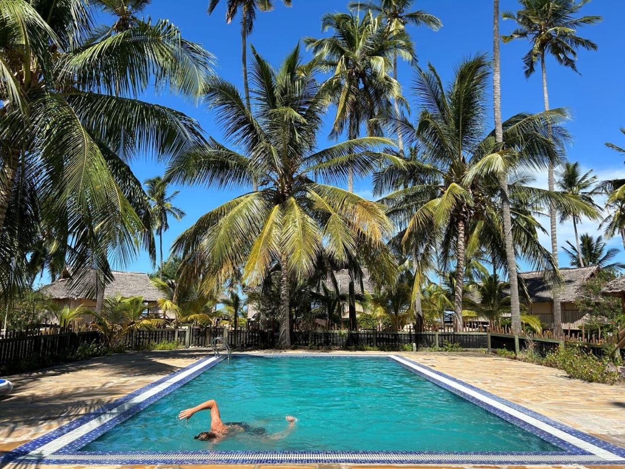 Barry'S Beach Resort Mkwaja Luaran gambar