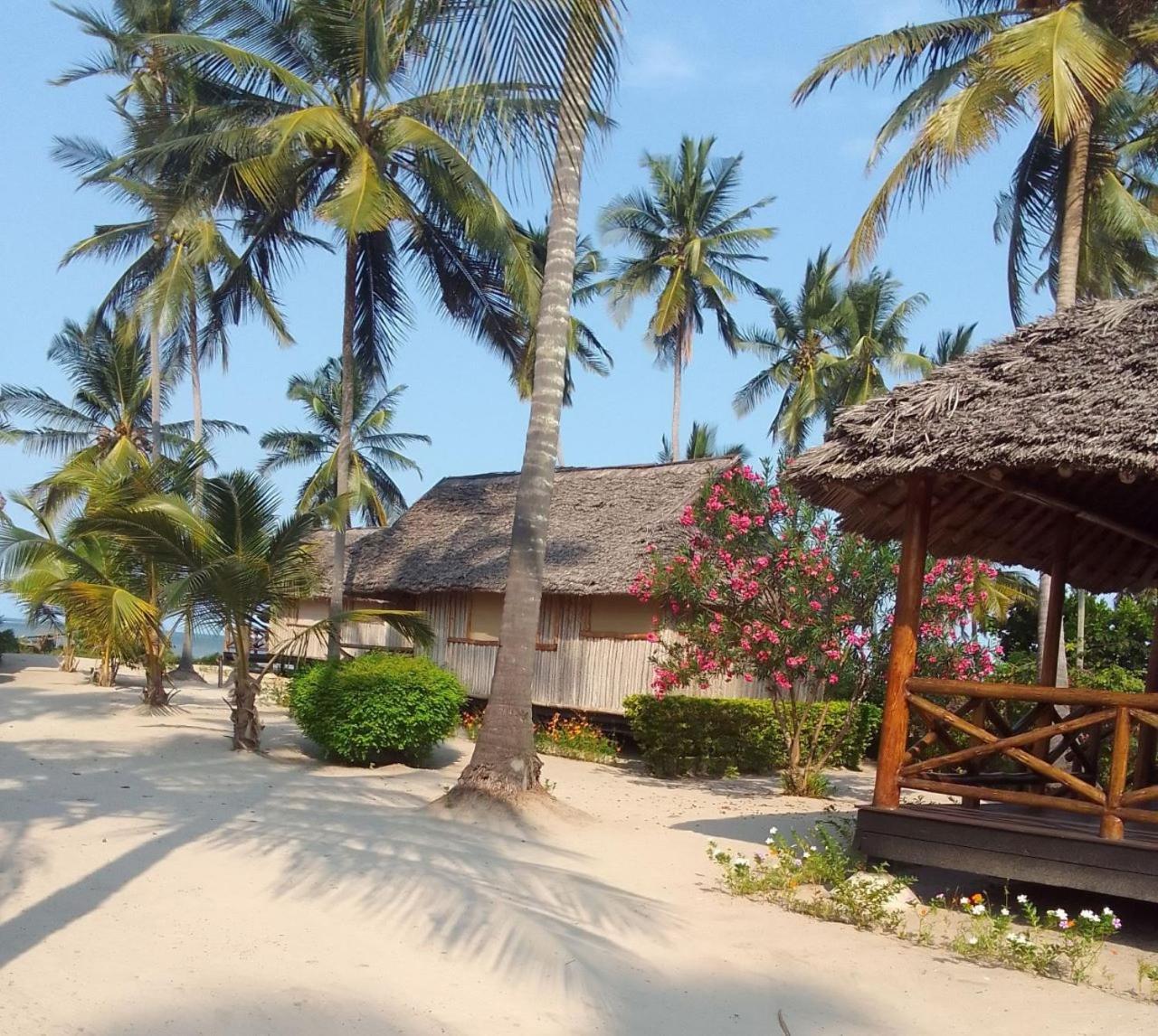 Barry'S Beach Resort Mkwaja Luaran gambar