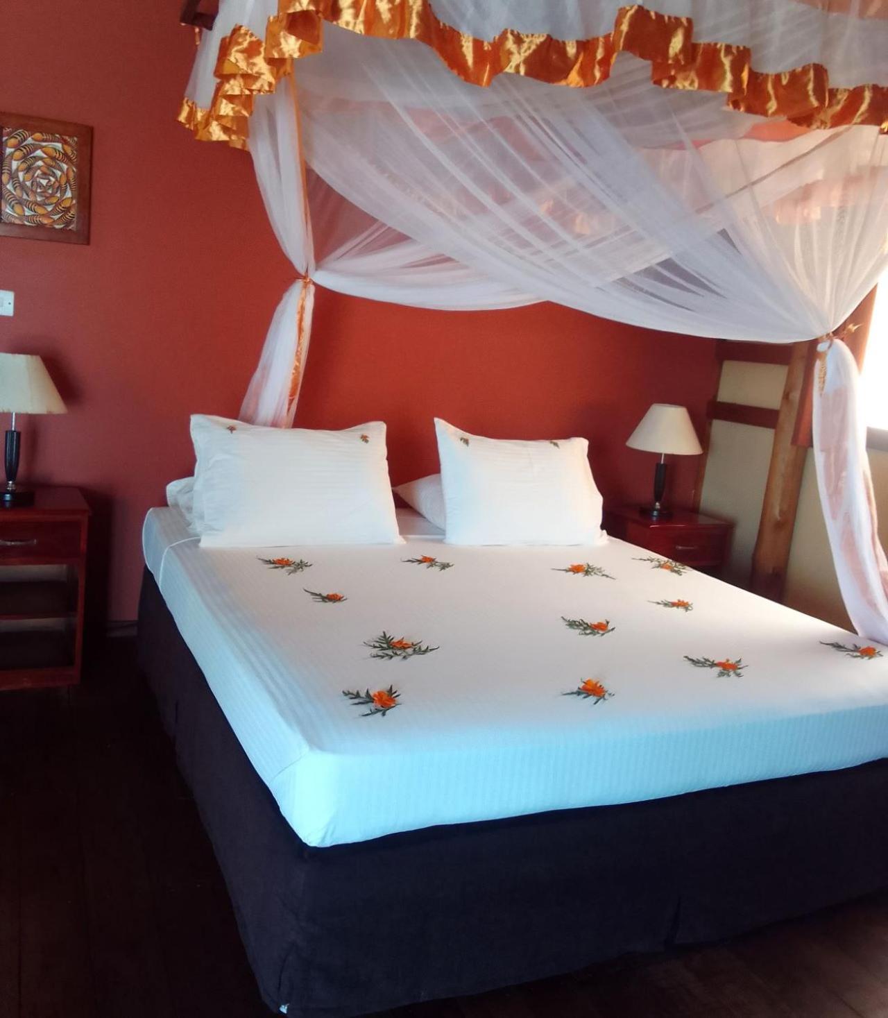 Barry'S Beach Resort Mkwaja Luaran gambar