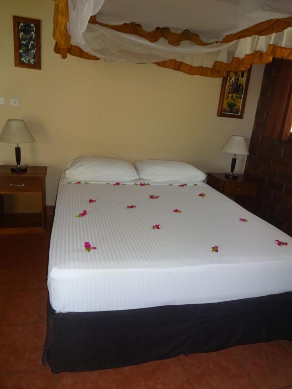Barry'S Beach Resort Mkwaja Luaran gambar