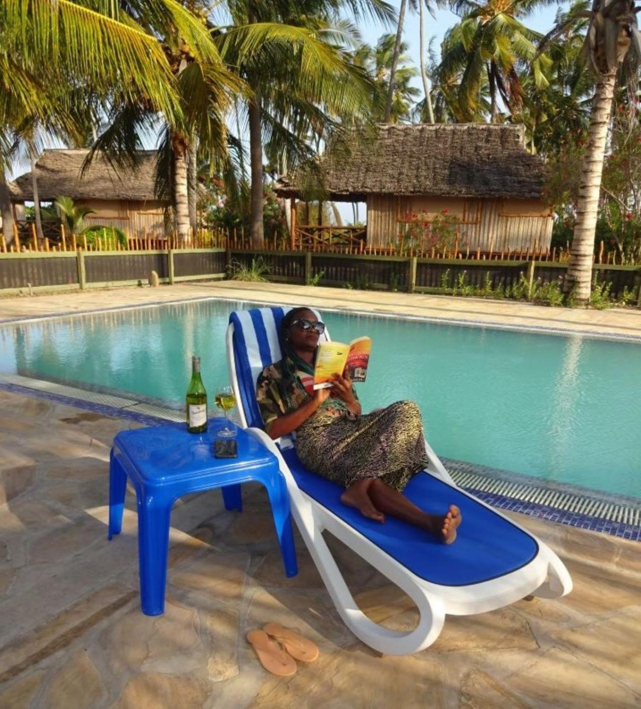 Barry'S Beach Resort Mkwaja Luaran gambar