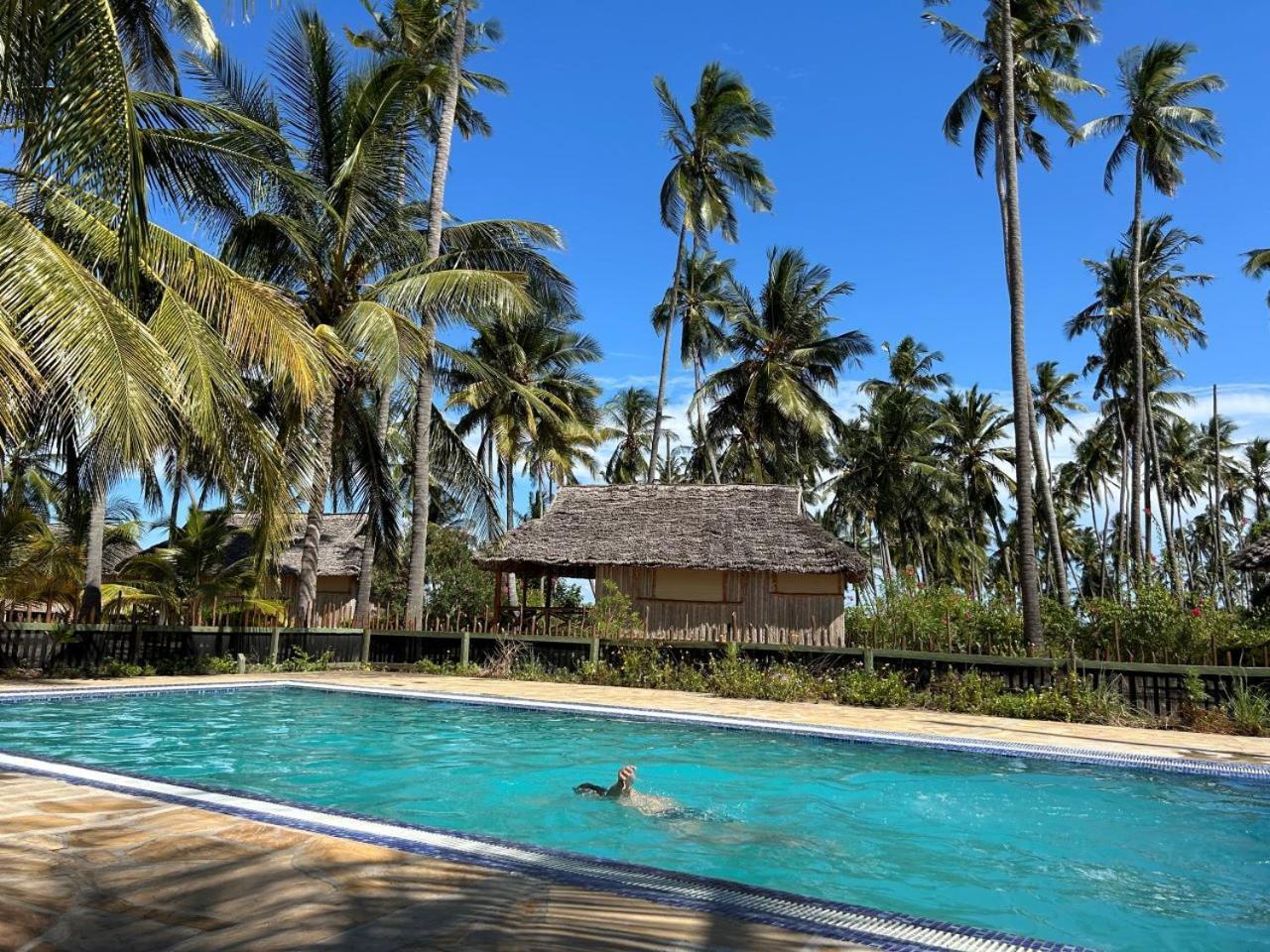 Barry'S Beach Resort Mkwaja Luaran gambar