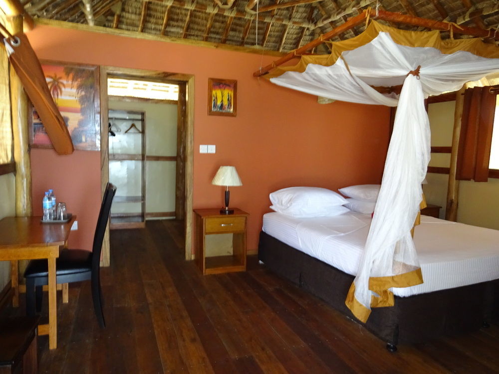 Barry'S Beach Resort Mkwaja Luaran gambar