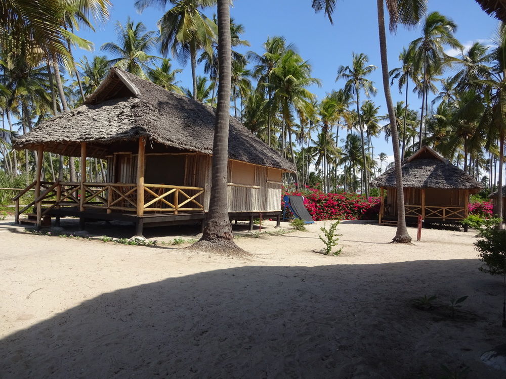 Barry'S Beach Resort Mkwaja Luaran gambar